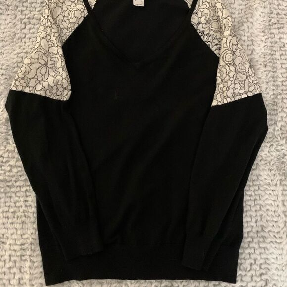 Venus V-Neck Sweater - Picture 2 of 5